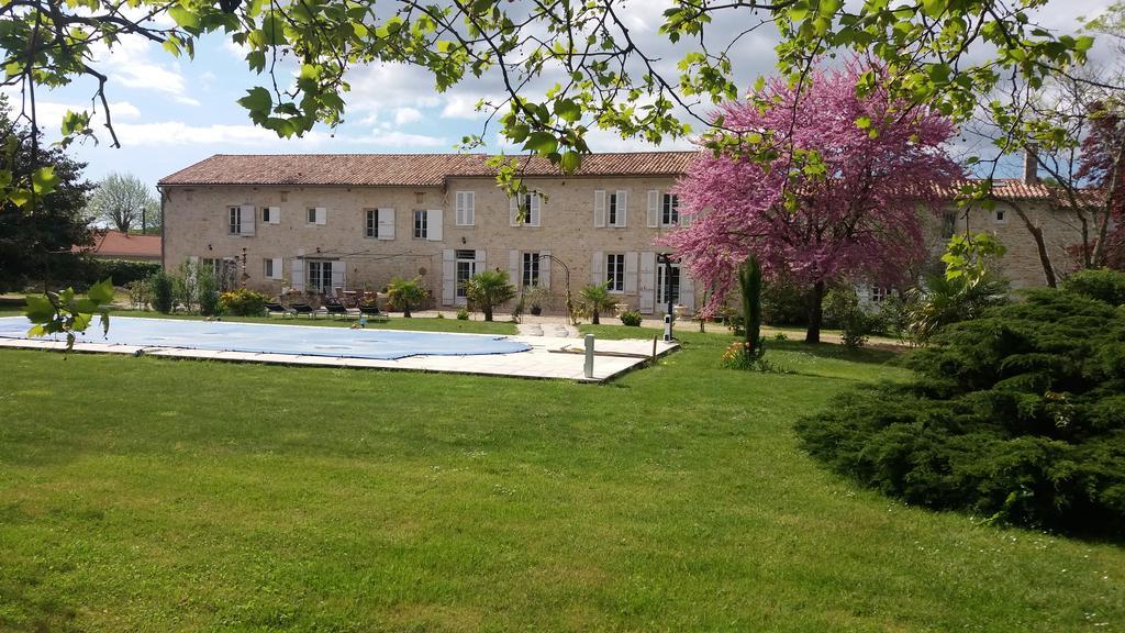 Bed and Breakfast Domaine du Papillon à Lesparre-Médoc Extérieur photo